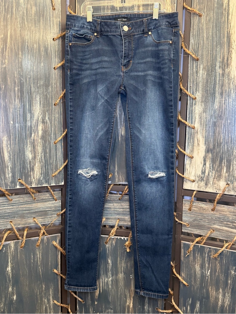 WHBM Women’s Distressed Skinny leg Jeans Dark Wash Denim